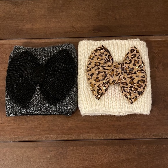 Besty Johnson Black & White Large Bow Detail Infinity Scarf - Picture 2 of 15